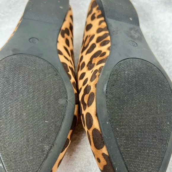 CComfort, size 8, animal print flat with gold chain accent - Picture 3 of 4
